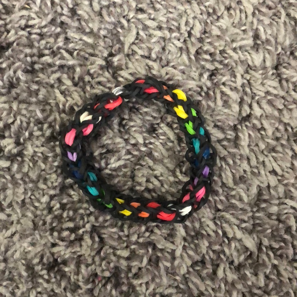 CUTE BLACK AND RAINBOW RUBBER BAND BRACELET